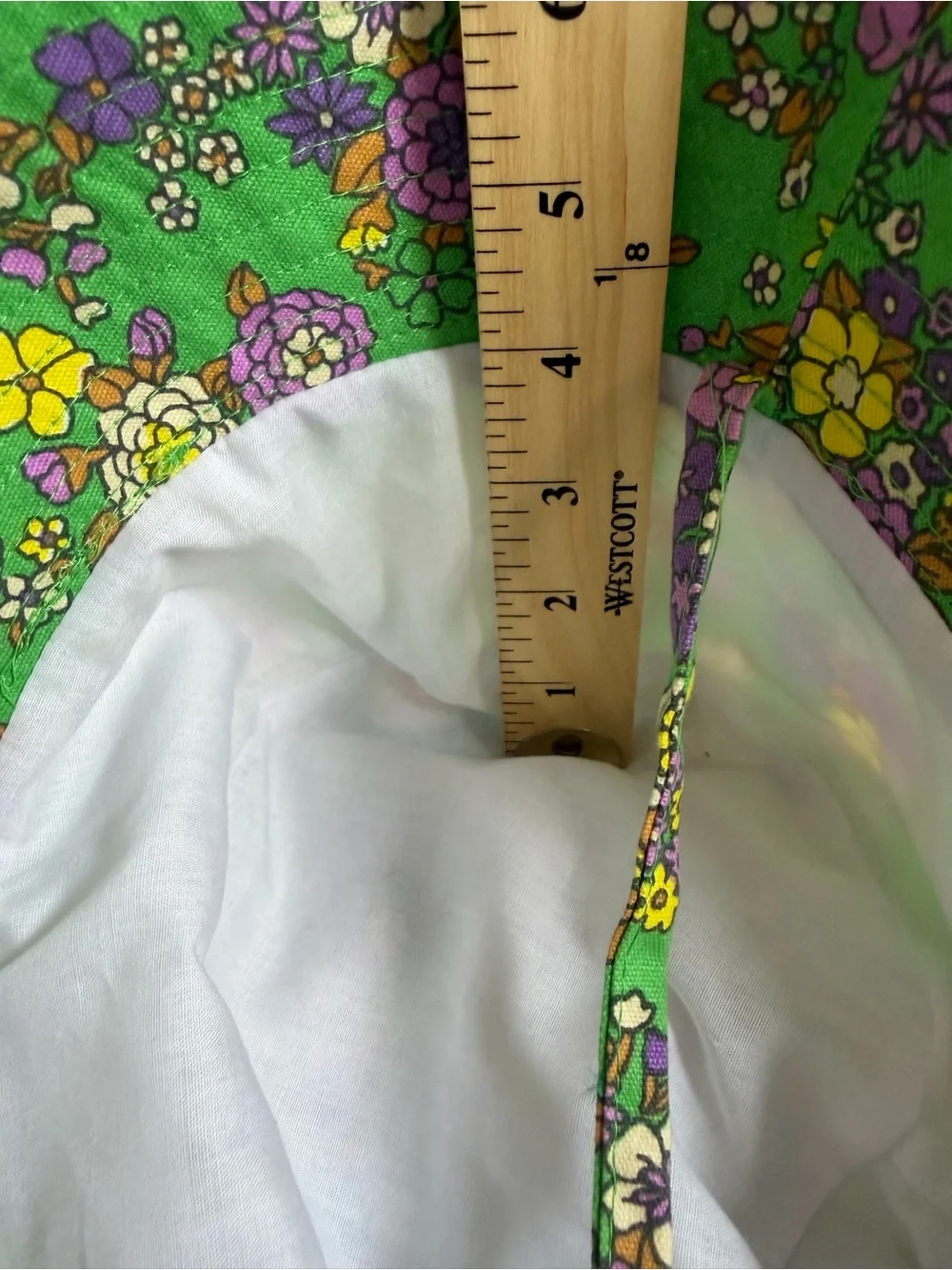 Urban Outfitters Women’s Green Floral Sun Bucket Hat with Chin Tie. Retro 70’s